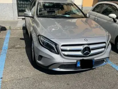Usata Mercedes GLA200 136 CV (100 kW) 2015 Argento SUV