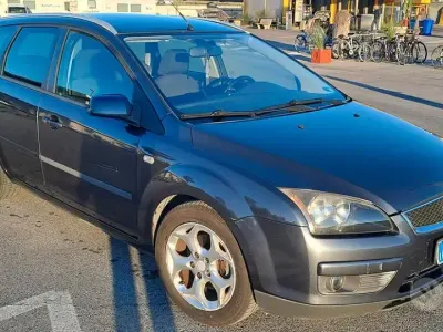 Usata Ford Focus 90 CV (66 kW) 2007 Grigio Station wagon