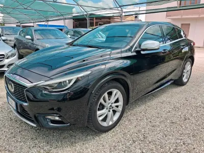 Usata Infiniti Q30 Premium 109 CV (80 kW) 2017 Nero Berlina