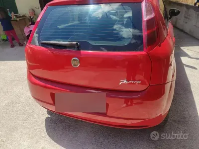 Usata Fiat Punto 77 CV (56 kW) 2007 Rosso Utilitaria