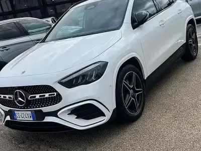Usata Mercedes GLA200 150 CV (110 kW) 2024 Bianco SUV