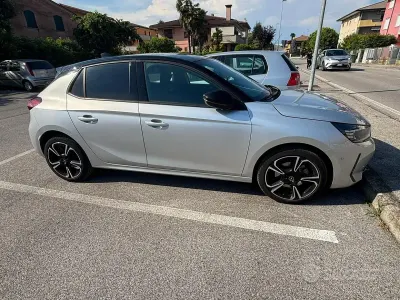 Usata Opel Corsa GS Line 101 CV (74 kW) 2024 Grigio Utilitaria