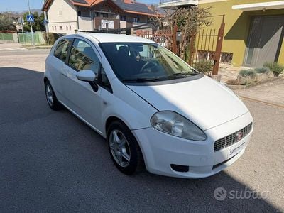 Usata Fiat Grande Punto Dynamic 90 CV (66 kW) 2008 Bianco Utilitaria