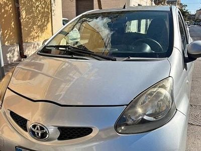 Usata Toyota Aygo 67 CV (49 kW) 2007 Grigio Utilitaria