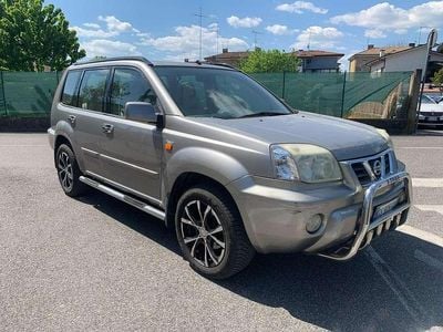 Käytetty Nissan X-Trail 114 HP (83 kW) 2001 Hopea Katumaasturi