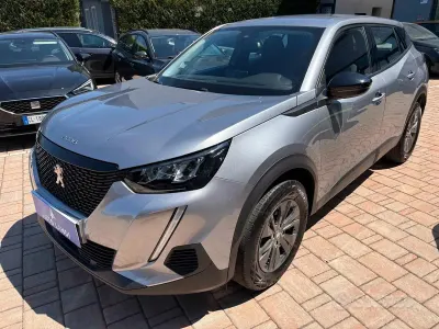 Usata Peugeot 2008 Active 102 CV (75 kW) 2021 Grigio SUV