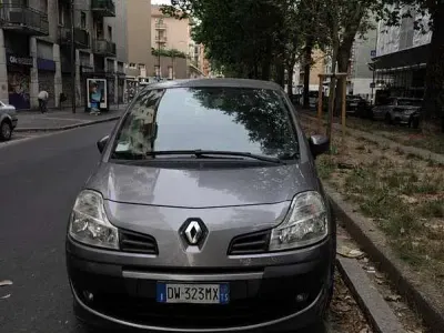 Usata Renault Modus Dynamique 101 CV (74 kW) 2009 Grigio Monovolume