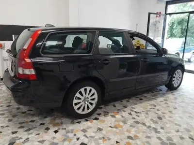 Usata Volvo V50 Summum 109 CV (80 kW) 2007 Nero Station wagon