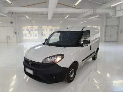 Usata Fiat Doblò Business 95 CV (69 kW) 2021 Bianco Monovolume