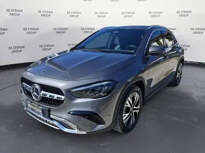 Usata Mercedes GLA180 Advanced 116 CV (85 kW) 2023 Grigio montagna SUV