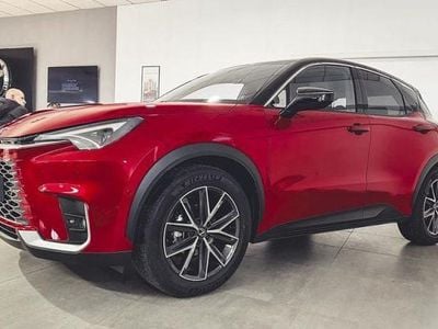 Usata Lexus LBX 136 CV (100 kW) 2025 Rosso tetto nero SUV