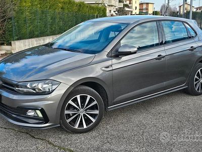 Usata VW Polo R-line 90 CV (66 kW) 2020 Grigio Utilitaria