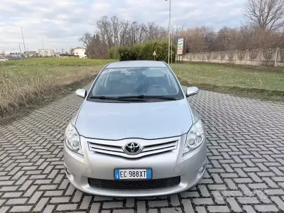Second-hand Toyota Auris Sol 99 CP (72 kW) 2010 Gri Hatchback
