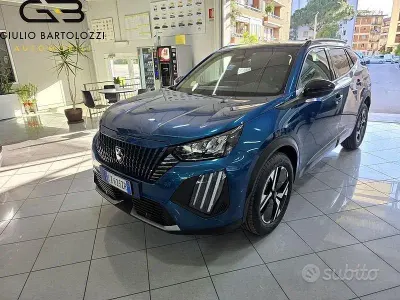 Usata Peugeot 2008 Allure 102 CV (75 kW) 2025 Verde SUV