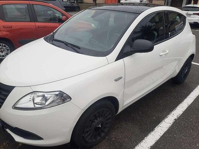 Usata Lancia Ypsilon 69 CV (50 kW) 2015 Bianco Utilitaria