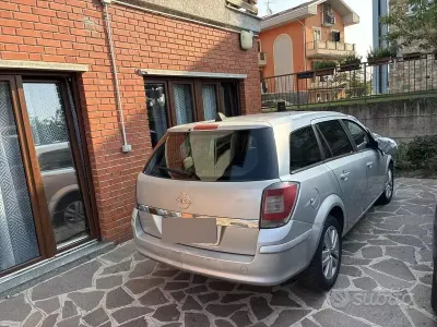 Usata Opel Astra 110 CV (80 kW) 2010 Grigio Station wagon