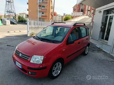 Usado Fiat Panda Emotion 60 CV (44 kW) 2006 Rojo Utilitario