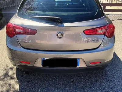 Usata Alfa Romeo Giulietta 120 CV (88 kW) 2012 Grigio Utilitaria