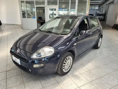Usata Fiat Punto Street 69 CV (50 kW) 2016 Bluazzurro Utilitaria