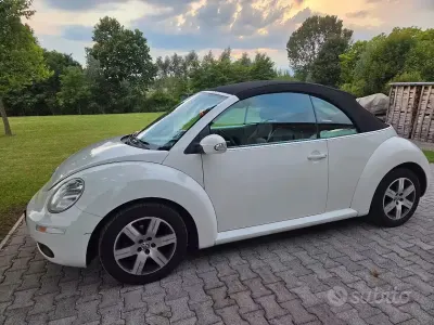Usata VW New Beetle 105 CV (77 kW) 2007 Bianco Utilitaria