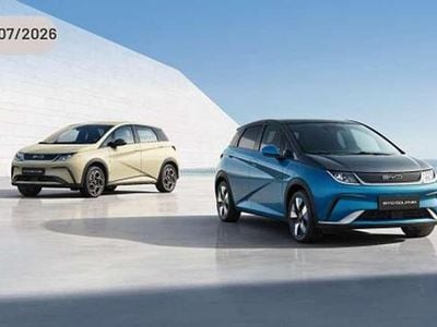 Nuova BYD Dolphin Comfort 64 kW (88 CV) 2025 Argento Utilitaria