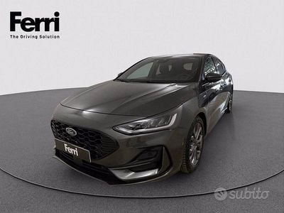 Magnetic grey Usata 2022 Ford Focus ST-Line Berlina | 20.470 € (Buon prezzo)