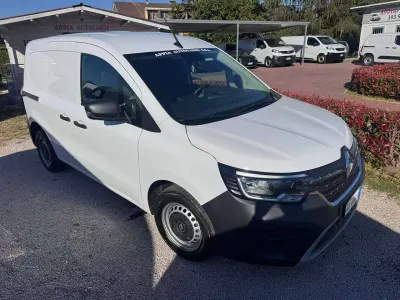 Usata Renault Kangoo 95 CV (69 kW) 2022 Bianco Monovolume