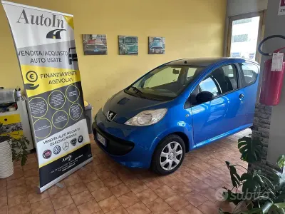 Usata Peugeot 107 68 CV (50 kW) 2009 Blu Utilitaria