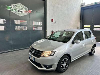Usata Dacia Sandero Lauréate 75 CV (55 kW) 2015 Argento Berlina