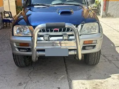 Usata Mitsubishi L200 100 CV (73 kW) 2000 Bluazzurro Pick-up