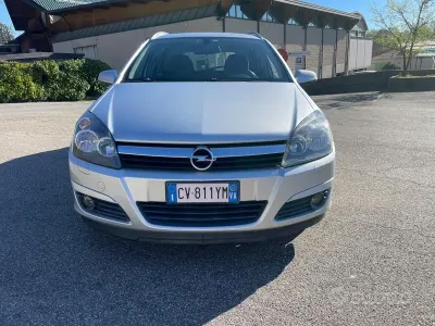 Usata Opel Astra Cosmo 105 CV (77 kW) 2005 Grigio Berlina