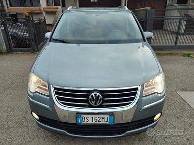 Usata VW Touran 140 CV (102 kW) 2009 Grigio Monovolume