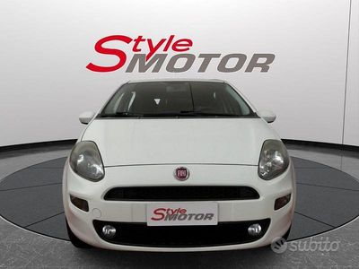 Usata Fiat Punto Lounge 77 CV (56 kW) 2016 Bianco Utilitaria
