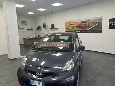Usata Toyota Aygo Connect Style 67 CV (49 kW) 2010 Grigio Utilitaria