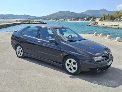 Usata Alfa Romeo 146 120 CV (88 kW) 2000 Nero Utilitaria
