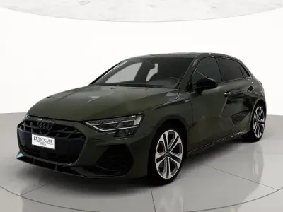 Usata Audi A3 S-Line 150 CV (110 kW) 2025 Verde distretto metallizzato Berlina