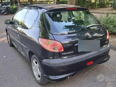 Usata Peugeot 206 60 CV (44 kW) 2004 Nero Berlina