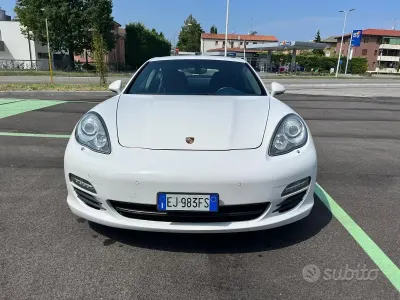 Usata Porsche Panamera 250 CV (183 kW) 2012 Bianco Utilitaria