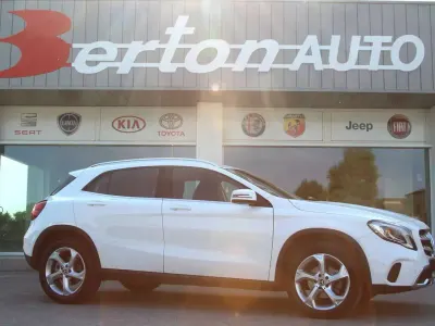 Usata Mercedes GLA200 136 CV (100 kW) 2018 Bianco SUV