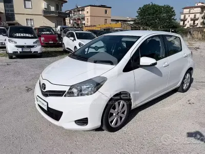 Usado Toyota Yaris Active 69 CV (50 kW) 2012 Blanco Utilitario