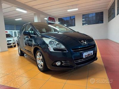 Begagnad Peugeot 5008 Active 115 HK (84 kW) 2013 Blå Minibuss