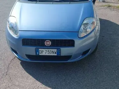 Usata Fiat Grande Punto Dynamic 65 CV (47 kW) 2008 Blu/azzurro Utilitaria