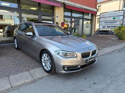Usata BMW 520 Luxury Line 190 CV (139 kW) 2016 Cashmere silver metallic Station wagon