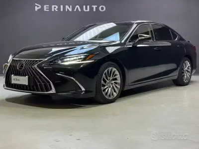 Usata Lexus ES300H Luxury Line 178 CV (130 kW) 2023 Nero Berlina