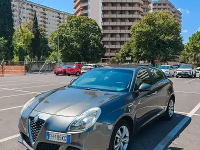 Usata Alfa Romeo Giulietta 105 CV (77 kW) 2011 Grigio Utilitaria