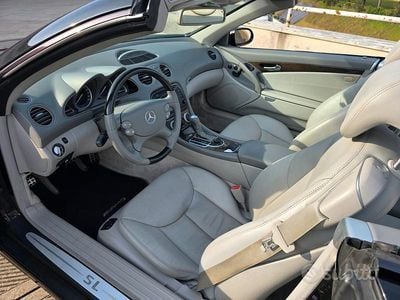 Usata Mercedes SL350 245 CV (180 kW) 2003 Nero Cabrio