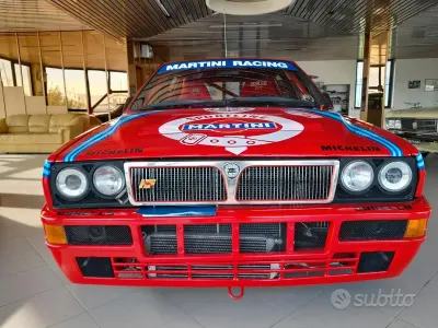 Begagnad Lancia Delta 181 HK (133 kW) 1988 Röd Halvkombi