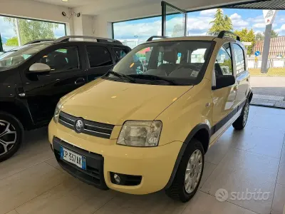 Usado Fiat Panda 4x4 Climbing 60 HP (44 kW) 2004 Amarelo Citadino