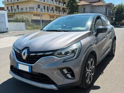 Usata Renault Captur Intens 95 CV (69 kW) 2021 Grigio SUV