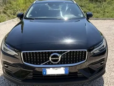 Usata Volvo V60 CC Business Edition 197 CV (144 kW) 2021 Nero Station wagon